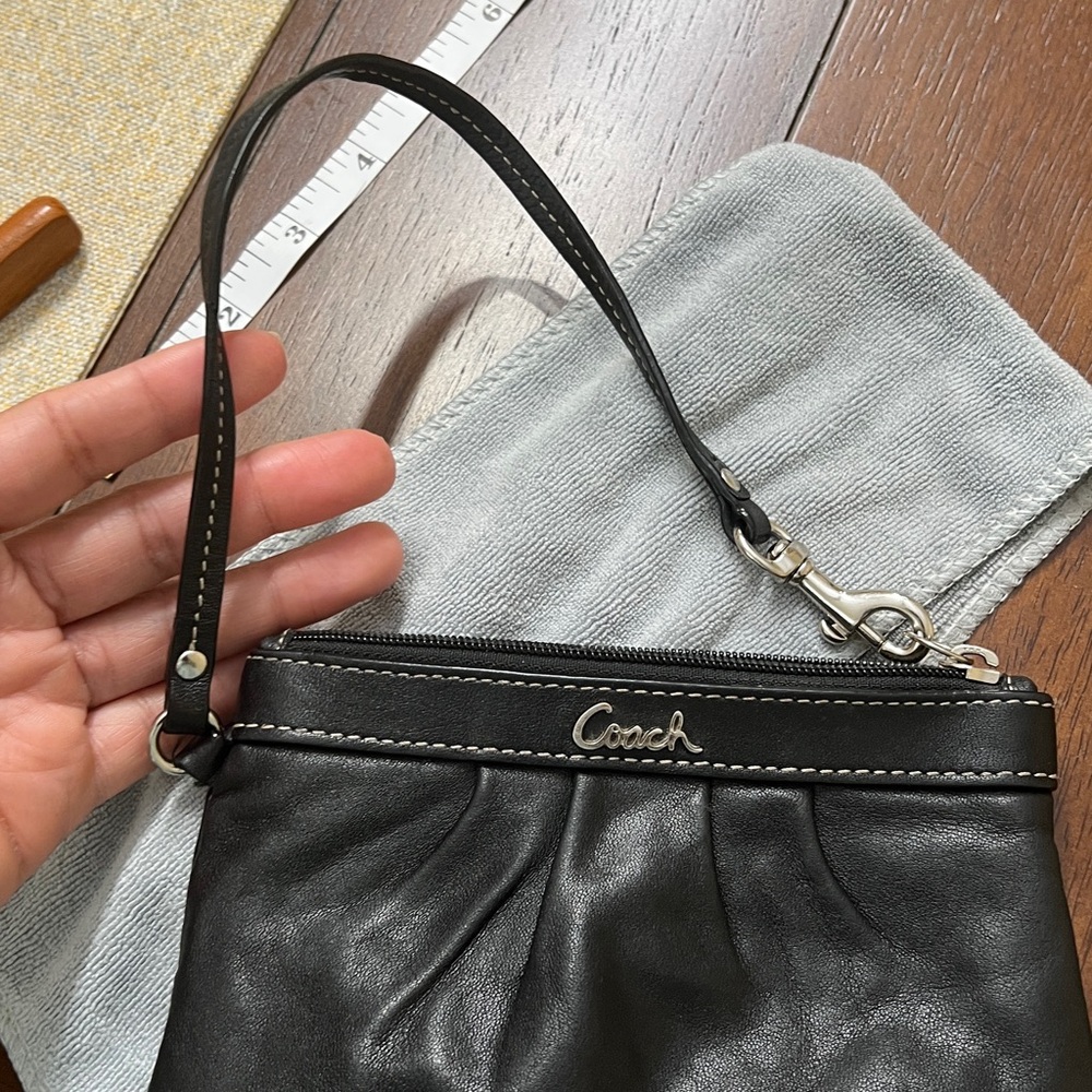 ❤️ Coach Black Leather wristlet ❤️ - Picture 10 of 11